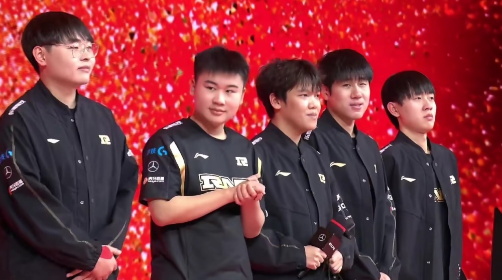 在肘顶与罚 在肘顶与罚